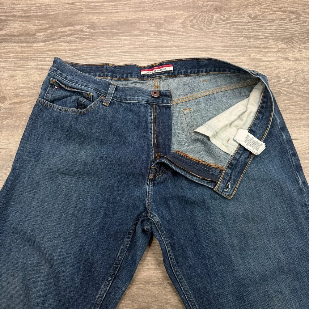 Tommy Hilfiger Jeans Mens 38x32 Blue Baggy Straight Leg Zip Fly 5 Pocket Classic